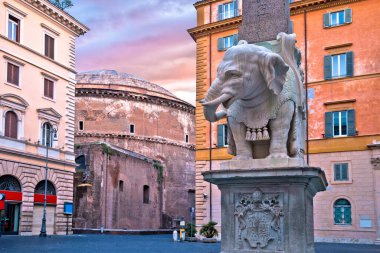 Piazza della Minerva Meydanı ve dikilitaş ve Pantheon Manzarası, ölümsüz Roma şehri