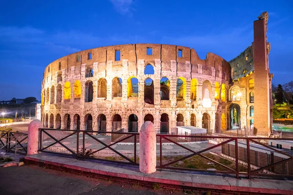 Колизей Рима Пустой Улице Рассвете Зрения Самая Известная Достопримечательность Вечного — стоковое фото