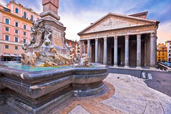 인상적 하늘의 이탈리아 도시에 고대의 기념비 — 스톡 사진