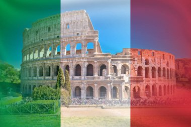 Roma Kolezyumu İtalyan bayrağı renkleri üzerine manzaralı manzara, ölümsüz şehrin ünlü simgesi, İtalya 'nın başkenti