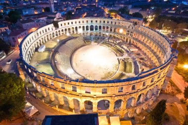 Arena Pula. Hırvatistan 'ın Istria bölgesindeki Pula hava sahasında antik Roma amfitiyatrosu kalıntıları