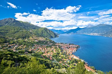 Menaggio, Como Gölü. İtalya 'nın Lombardy bölgesindeki Menaggio kasabasının üzerindeki Como Gölü manzarasının panoramik hava manzarası