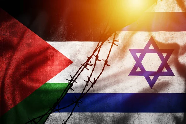 Grunge Flaggen Von Palästina Und Israel Durch Stacheldraht Getrennt Sonnendunst — Stockfoto