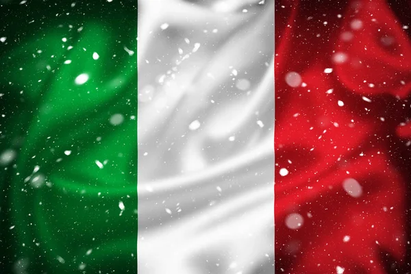 意大利丝绸表面旗帜和雪层 国家象征概念 — 图库照片