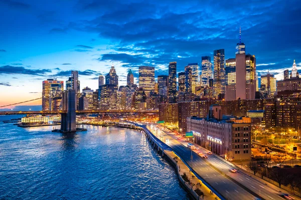 Epic Skyline New York City Downtown Brooklyn Bridge Evening View — Fotografia de Stock