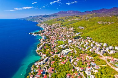 Opatija Riviera panoramik manzaralı kıyı şeridi hava manzarası, Adriyatik 'in Kvarner bölgesi, Hırvatistan