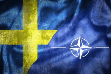 Stockholm, İsveç- 3 Mayıs 2022: İsveç ve NATO illüstrasyonu Grunge bayrakları, İsveç 'in NATO' ya girme planları