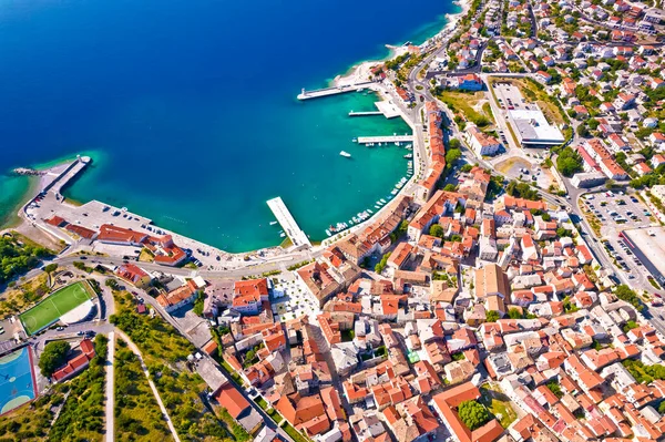 クロアチアのアドリア海 プリモルジェ地方のSenjウォーターフロントの航空ビューの町 — ストック写真