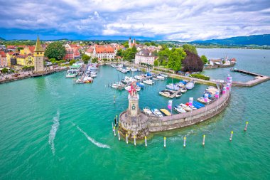 Almanya 'nın Bavyera bölgesindeki Bodensee Gölü liman manzaralı Lindau kasabası