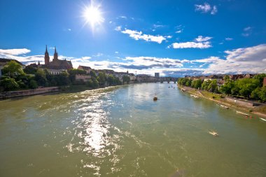 Ren nehri Basel 'de Köprü manzaralı, Kuzeybatı İsviçre