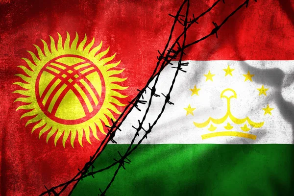 Grunge Flaggen Kirgisistans Und Tadschikistans Durch Stacheldraht Geteilt Illustration Konzept — Stockfoto