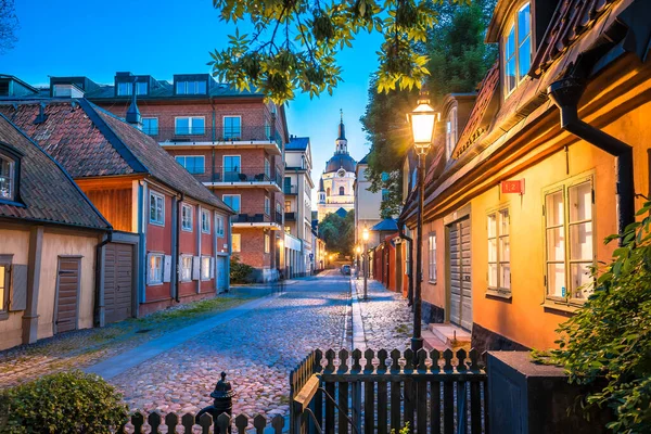 ストックホルム旧市街中心部のカラフルな建築夕景 スウェーデンの首都聖カタリーナ教区教会 — ストック写真