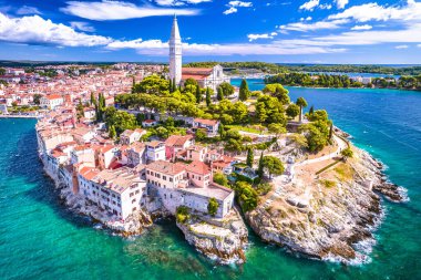 Rovinj eski kenti havadan panoramik manzara, Hırvatistan 'ın Istria bölgesinde turizm beldesi