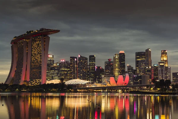 Singapur 2021-08-15 Günbatımı Şehir Titreşimleri