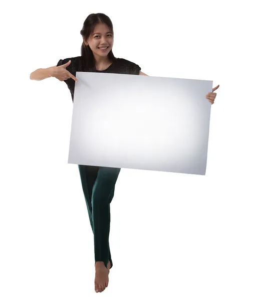 Vrouw met Witboek banner met vrije ruimte — Stockfoto