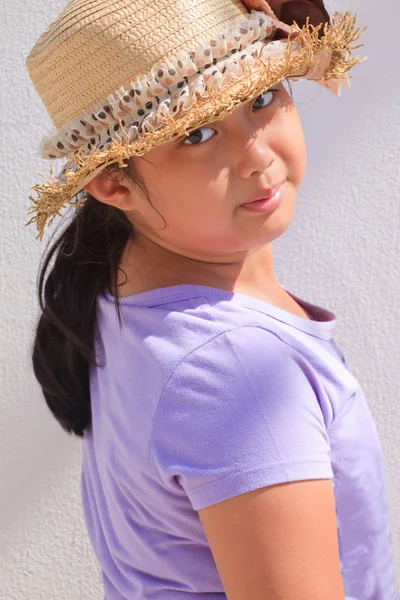 Thai girl in a straw hat — Stock Photo, Image