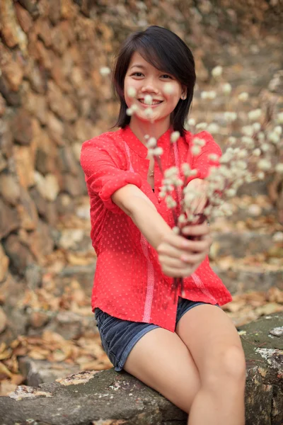 Women in red shirts smiling with emotion face — Stock Photo, Image