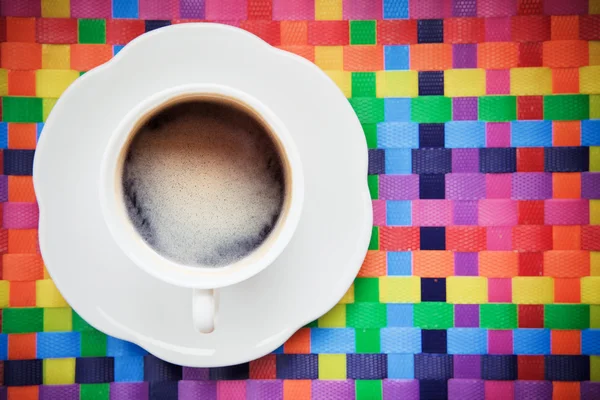 Caffè caldo in tazza bianca vista dall'alto — Foto Stock