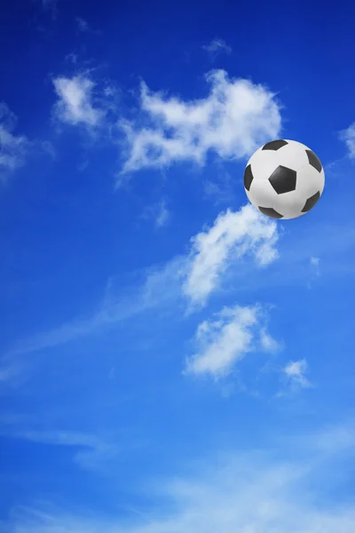 Futebol e campo de grama verde do estádio — Fotografia de Stock