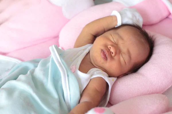 Rosto de bebê asiático — Fotografia de Stock