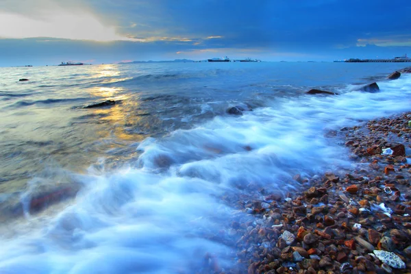 Colorful sky in evening at sea beach original color — Stock Photo, Image