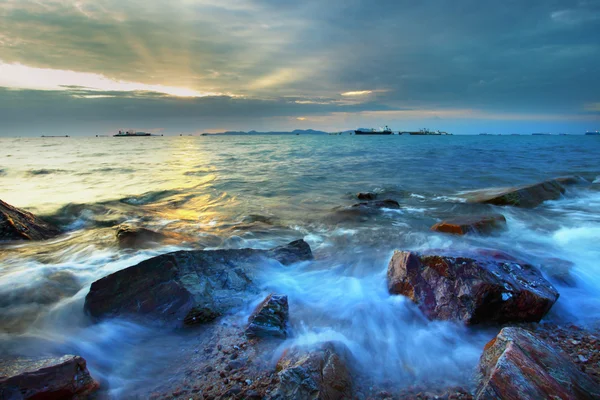 Colorful sky in evening at sea beach original color — Stock Photo, Image