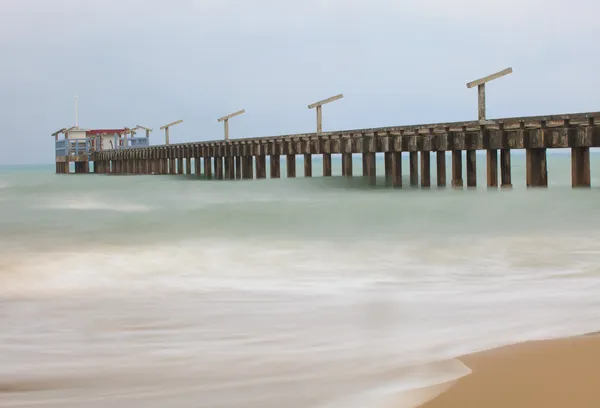 Construcción de puente en el mar — Foto de Stock