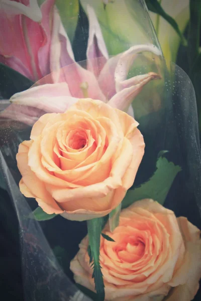 Желтые розы букет цветов на день Святого Валентина — стоковое фото