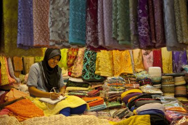 Hatyai: Songkhla Tayland - 23 Şubat: otururken kimliği belirsiz bir kadın