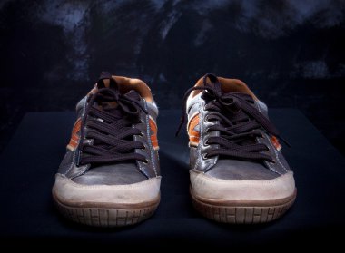 spor ayakkabı ayakkabı tarafından stüdyo ışık