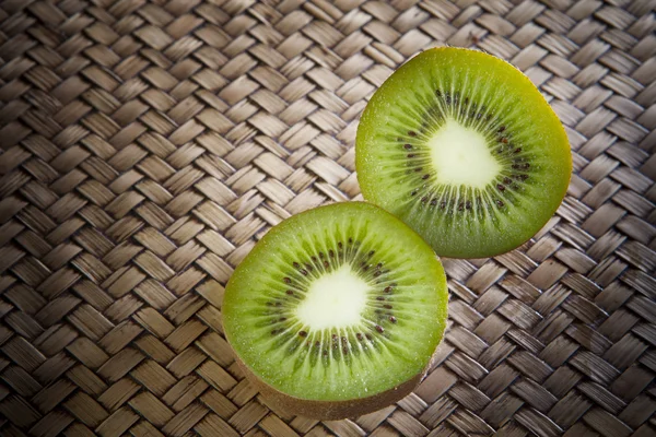 Kivi fruit on wood table — Stock Photo, Image