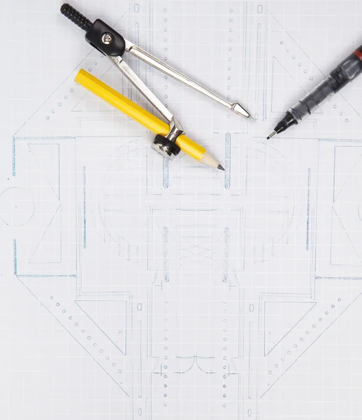 Компас и ручка на архитектурном плане — стоковое фото