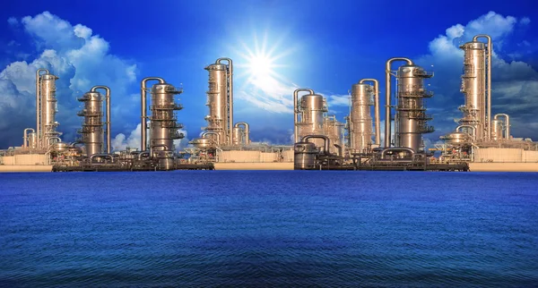 Fábrica de refinería en finca industrial — Foto de Stock