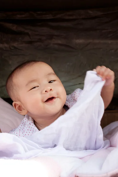 Portrait close up face of asian baby lying on bed and playing wi — Stock Photo, Image