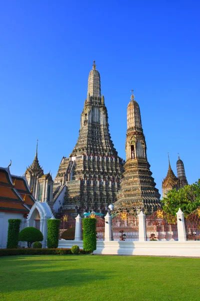 Wat arun templo pagoda hito importante de Bangkok Tailandia wi —  Fotos de Stock