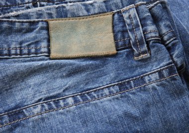 köpük etiket ve mavi jeans