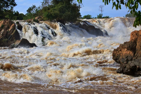 Conprapeng water val of mekong rivier in Champassak zuidelijke van laos, één van de grootste en mooiste waterval in Azië en de wereld — Stockfoto