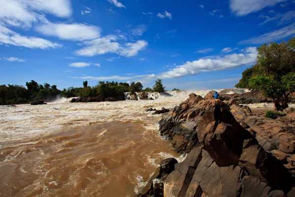 Conprapeng queda de água ou rio mekong em champasak sul do laos uma das maiores e belas cachoeiras da Ásia e do mundo — Fotografia de Stock