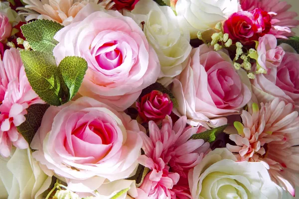 Close up de flores artificiais buquê organizar para a decoração em casa — Fotografia de Stock
