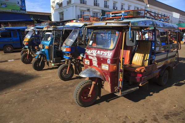 Champasak laos - nov23-Grupa trzy koła pojazdu kolejki w d — Zdjęcie stockowe