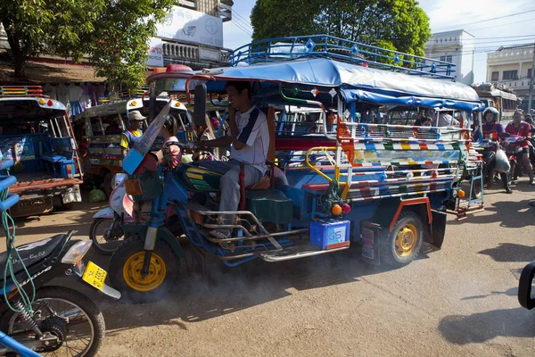Champasak Laos - Nov23- three wheel vehicle in Doawreung market — Stock Photo, Image