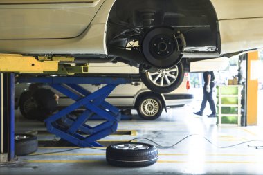 araba tekerlek süspansiyon ve fren sistemi bakım otomatik serv içinde