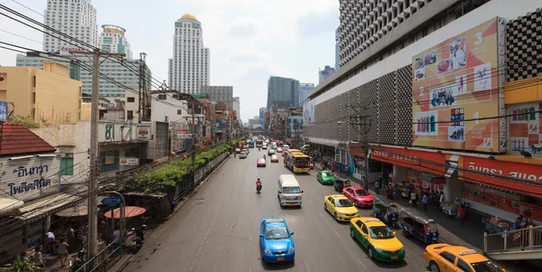 Bangkok Thailand-Feb15- Ratchapralop Rd. Pratunam área importante do comércio exterior e centro comercial viajante no coração de thialand capital em Feb15,2014 em Bangkok Tailândia — Fotografia de Stock