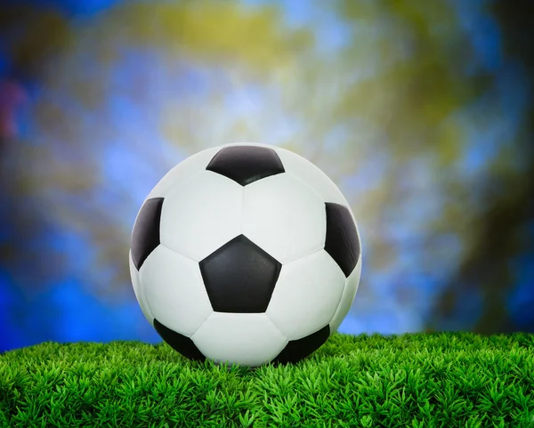 Soccer football on green grass field use for sport competition b — Stock Photo, Image