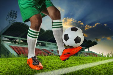 Futbol Spor ayak bileği üzerinde ayak topu tutarak ayak topu oyuncu