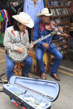 Bangkok Tayland - feb22: Batı müzisyen banjo gitar çalmak 