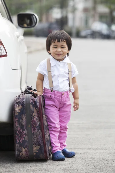 Asiatique enfants souriant relaxant sentiment et debout à côté de pas — Photo