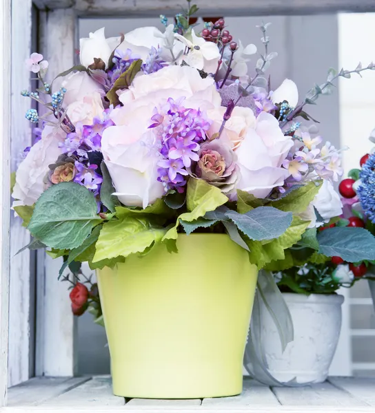 Flowers bouquet in green jug arranged for decoration in home use — Stock Photo, Image