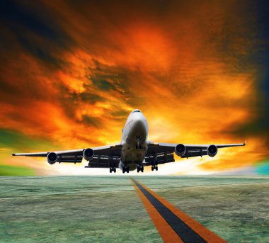 rock dağ ve kopya alanı kullanımını hava taşımacılığı, yolculuk ve seyahat endüstrisi iş ile güzel esmer sky karşı pist üzerinde uçan jet uçağı