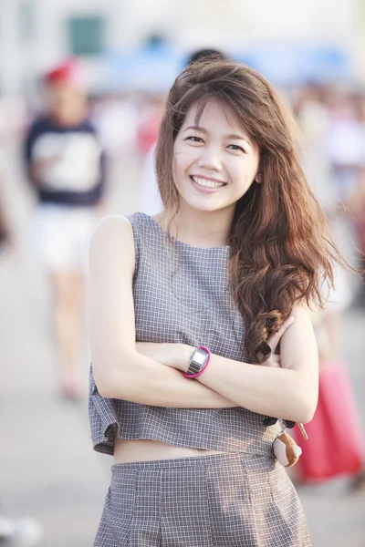 Beautiful asian teen age standing with relaxing and smiling to c — Stock Photo, Image